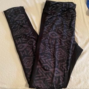 Geometric print black leggings
